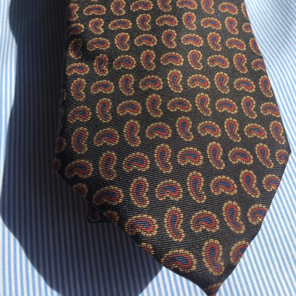 Tie lot